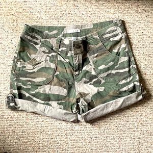Per Se Women's Roll Up Camo Shorts